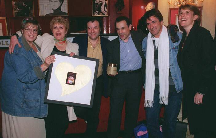 Laurence Boccolini prend ensuite les rênes de sa propre émission radio, Rien à voir, en 1999 et 2000.