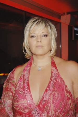En 2000, elle devient sociétaire des Grosses Têtes, sur RTL.