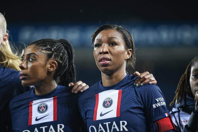Grace Geyoro est milieu de terrain au PSG. Elle a été nommée vice-capitaine de cette équipe de France par Hervé Renard.