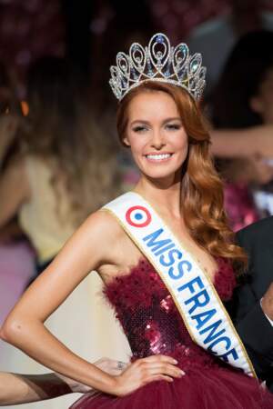 Miss France 2018, Maëva Coucke,   a fini dans le Top 10 du concours Miss Univers.