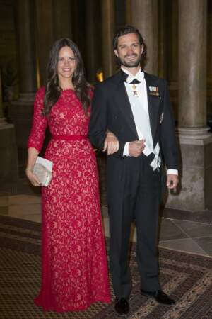 Le prince Carl Philip est le frère de la princesse héritière Victoria et de la princesse Madeleine.
Le 13 juin 2015, il épouse le mannequin Sofia Hellqvist.