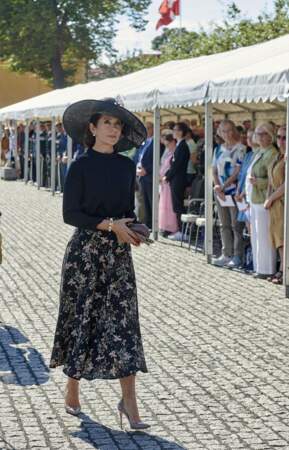 La princesse Mary de Danemark fait son arrivée sur la place du palais de Christiansborg.