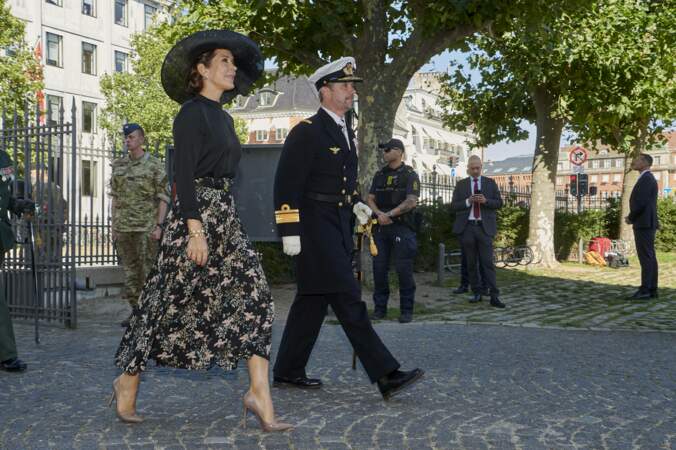 Comme chaque année, le prince héritier Frederik et la princesse héritière Mary ont assisté à la  cérémonie de dépôt de couronnes dans la forteresse du Kastellet.