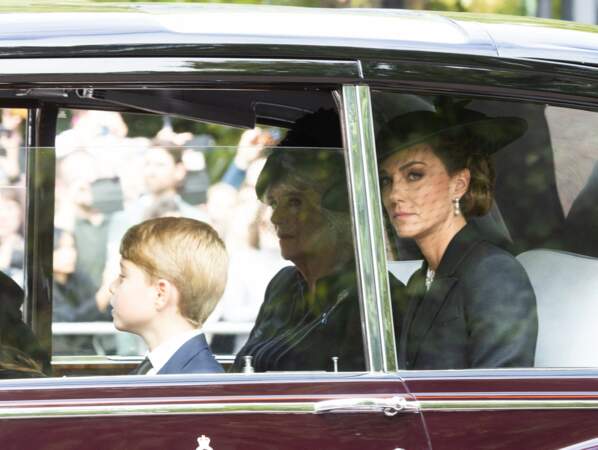 Camilla Parker Bowles, reine consort d'Angleterre, Kate Middleton, princesse de Galles, et le prince George de Galles lors des funérailles nationales de la reine Elizabeth II à Londres
