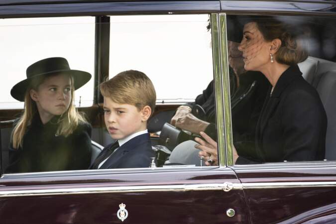Camilla Parker Bowles, reine consort d'Angleterre, Kate Middleton, princesse de Galles, la princesse Charlotte de Galles et le prince George de Galles lors des funérailles nationales de la reine Elizabeth II à Londres.