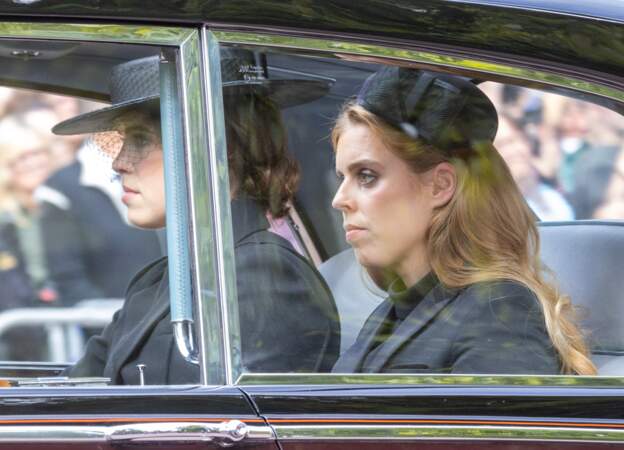 La princesse Béatrice et Eugénie suivent le cortège funèbre de la reine Elizabeth II.