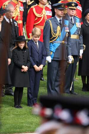 Le prince William, prince de Galles, le prince George de Galles et la princesse Charlotte de Galles lors des funérailles nationales de la reine Elizabeth II.