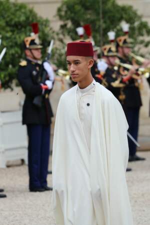 Hassan du Maroc obtient son baccalauréat avec la mention très bien en 2020. Il suit ensuite un cursus universitaire autour des relations internationales