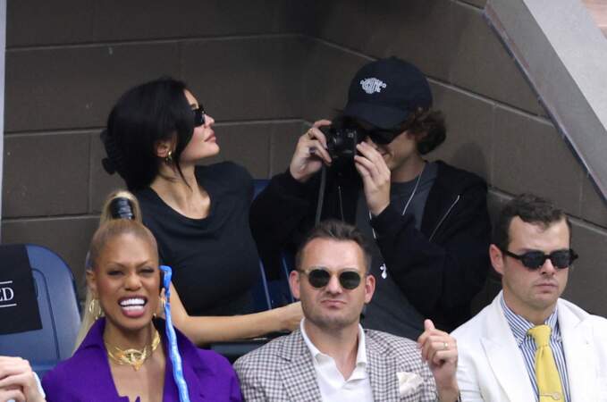 Kylie Jenner et Timothée Chalamet se taquinent beaucoup dans les tribunes.