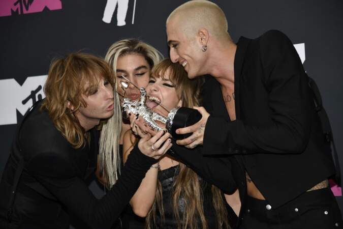 Le groupe Maneskin reçoit l'award de la meilelure vidéo rock avec The Loneliest lors des MTV Video Music Awards 2023