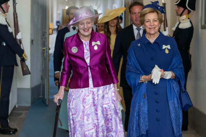 La reine Margrethe II de Danemark et la princesse Anne-Marie de Danemark arrivent pour le service d'action de grâce, Te Deum, dans l'église du Palais Royal à Stockholm.
