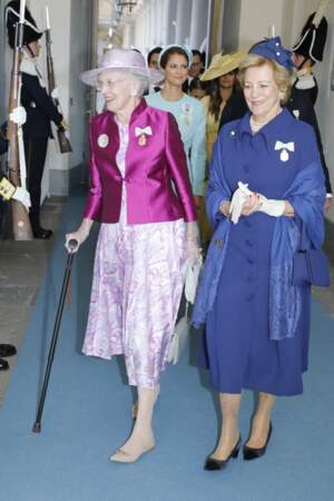 La reine Margrethe II de Danemark et la reine Anne-Marie de Grèce arrivent pour le service d'action de grâce, Te Deum, dans l'église du Palais Royal à Stockholm.