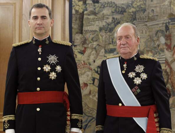 Le roi Felipe est nommé, à 46 ans, roi, capitaine général de l'armée en 2014. Il était alors : lieutenant-colonel du corps général d'infanterie de l'armée de terre;
capitaine de frégate du corps général de la marine;
lieutenant-colonel du corps général de l'armée de l'air.