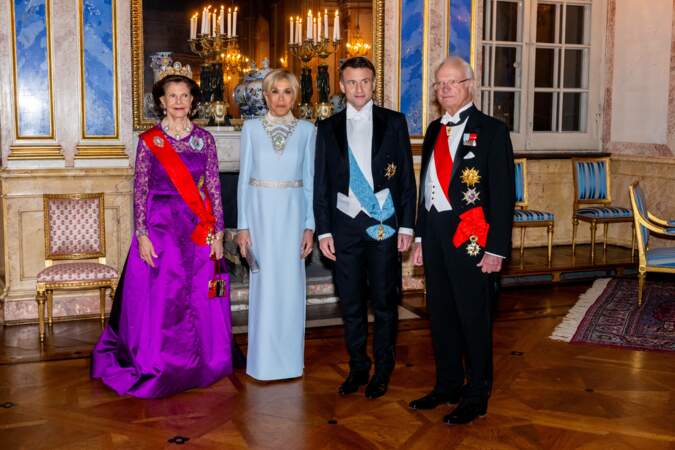 Dîner d'état en l'honneur du président Emmanuel Macron et de Brigitte Macron au Palais royal de Stockholm : la reine Silvia de Suède, Brigitte Macron, le président Emmanuel Macron, le roi Carl XVI Gustaf de Suède.