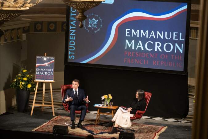 Le président français Emmanuel Macron s'adresse aux étudiants sur la résilience des démocraties en Europe lors d'une visite à l'université de Lund à Lund.