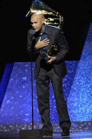 Grammy Awards : Miguel Zenón accepte le prix du meilleur album de latin jazz. 