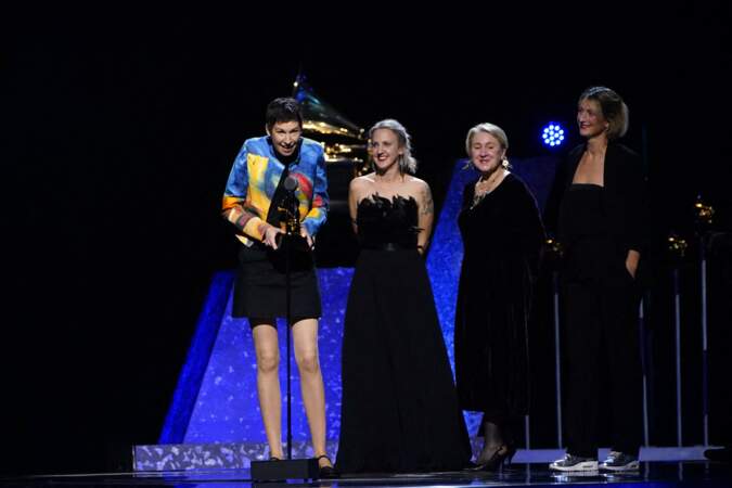Grammy Awards : Em Cooper accepte le prix de la meilleure vidéo musicale.