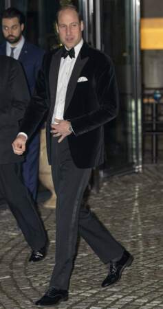 Après cet engagement royal, le prince William, prince de Galles, s'est rendu au dîner de gala caritatif London’s Air Ambulance au Raffles London à Londres.