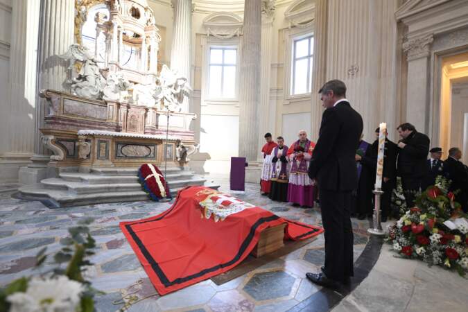 Le prince Emmanuel-Philibert de Savoie assiste à la veillée funèbre de son père, le prince Victor-Emmanuel de Savoie, en l'Eglise de Sant'Uberto à Turin.
