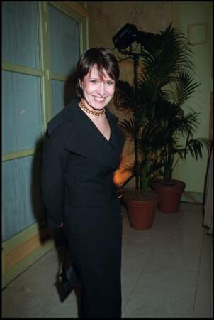 En 1997, elle rejoint TF1 qui lui confie tout d'abord la présentation d'un magazine estival en seconde partie de soirée, De plus en plus.

À partir de la rentrée 1997, elle co-présente en première partie de soirée, l'émission Plein les yeux avec Jacques Legros, jusqu'en 2003. Elle est alors âgée de 36 ans en 2003.