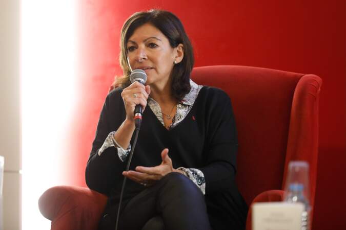En 2018, Anne Hidalgo est réélue au poste de présidente du C40. Elle a 59 ans