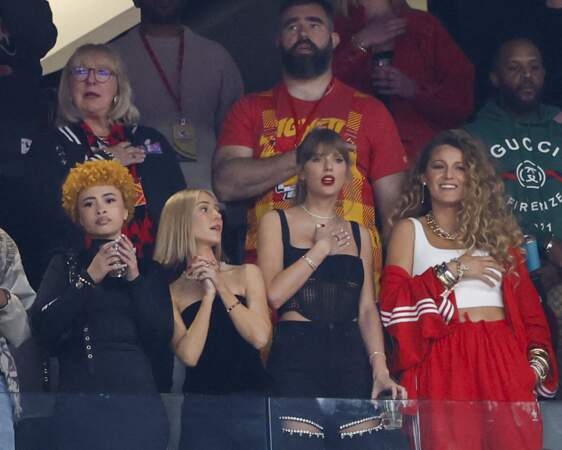 Taylor Swift et ses amis dans les tribunes du Super Bowl.