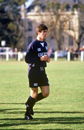 Eric Cantona (23 ans) porte le maillot de l'Olympique de Marseille lorsqu'il devient champion de France en 1989.