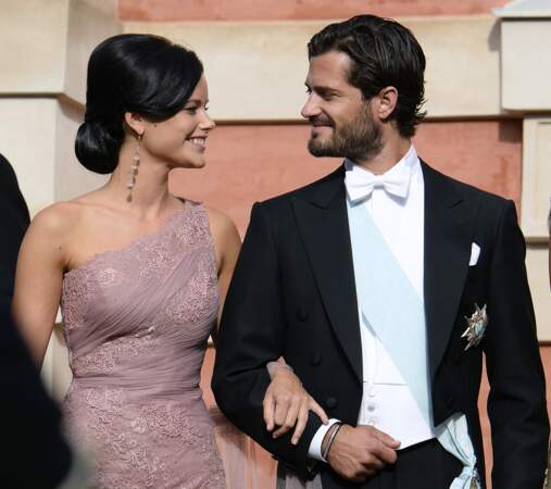 Le prince Carl Philip de Suede est en couple depuis janvier 2010 avec le  mannequin Sofia Hellqvist. Le 27 juin 2014, la couronne suédoise annonce leurs fiançailles et leur mariage est célébré en 2015. 