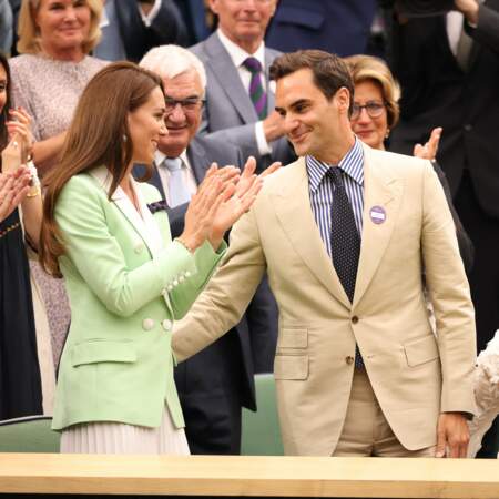 Kate Middleton et Roger Federer, deux passionnés de tennis, passent un excellent moment.