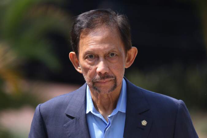 Il est à ce poste depuis 1967 et règne en monarque absolu depuis l'indépendance de Brunei du Royaume-Uni en 1984