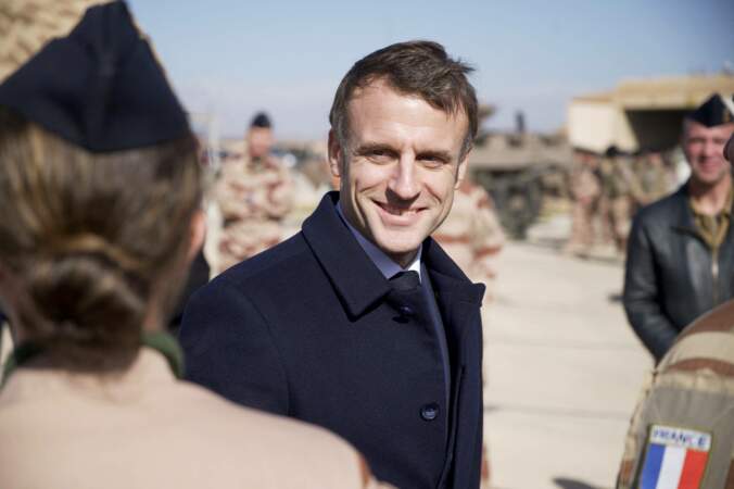 Le deuxième jour de sa visite en Jordanie, Emmanuel Macron rend visite à la base aérienne Prince Hassan (H5) de la Royal Jordanian Air Force 