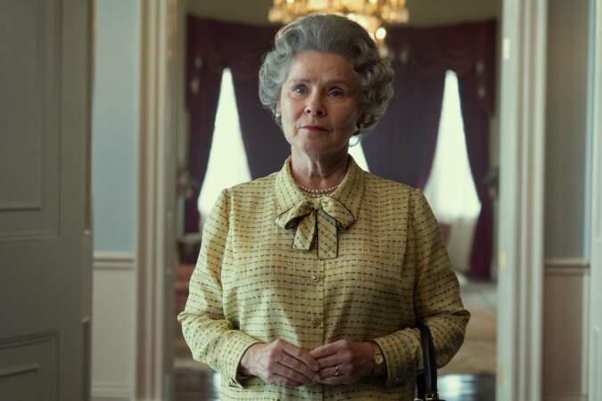 La reine Elizabeth II à la fin des années 90 est représentée par une nouvelle actrice dans les saisons 5 et 6 de The Crown