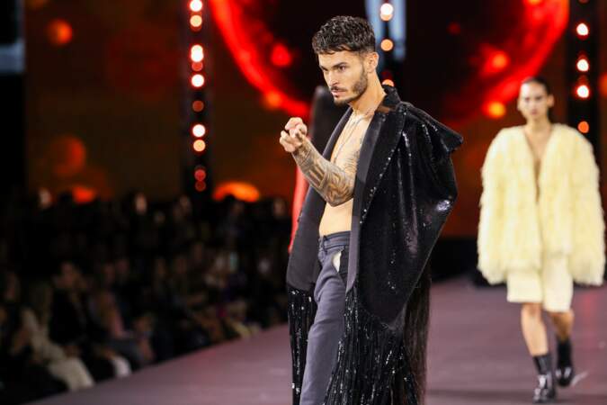 Le défilé Walk Your Worth par L'Oréal lors de la fashion week de Paris : Baptiste Giabiconi