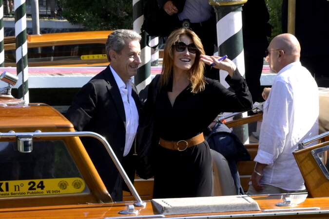 À leur arrivée, Nicolas Sarkozy et sa femme Carla Bruni-Sarkozy ont fait le bonheur des photographes.