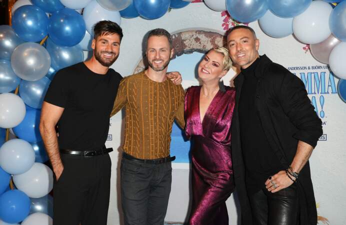 Soirée de gala pour la première de la comédie musicale "Mamma Mia ! Le Musical" : Jordan Mouillerac, Christian Millette, Katrina Patchett et Maxime Dereymez.