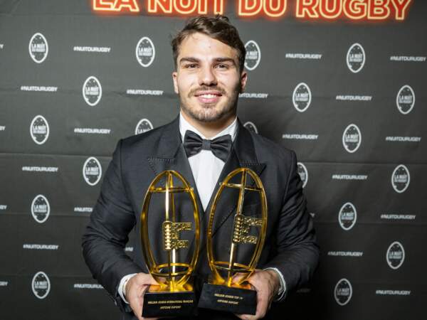 Le demi de mêlée de Toulouse et du XV de France a été désigné meilleur joueur du Top 14 et meilleur international, lundi, lors de la Nuit du Rugby.