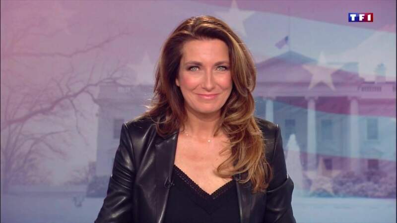 Anne-Claire Coudray présente les JT du week-end de TF1 depuis le 18 septembre 2015 et a succédé à Claire Chazal
