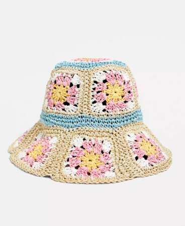 Chapeau crochet à fleurs, Urban Outfitters, 32€