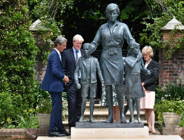 Diana's Le prince William et le prince Harry découvrent la statue en hommage à Lady Diana60th birthday