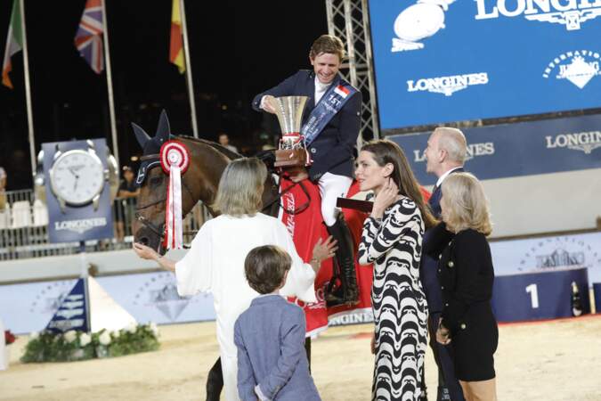 La princesse Caroline, sa fille Charlotte Casiraghi et son petit-fils Raphaël Elmaleh ont remis le prix du Prince Souverain lors de la dernière journée de la 15ème édition du Longines Global Champions Tour Jumping International de Monaco