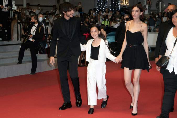 Ben, Alice et Joe Attal montent les marches à Cannes
