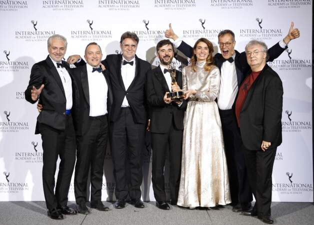L'équipe de Dix pour cent avec Dominique Besnehard et le producteur Harold Valentin International Emmy - NYC