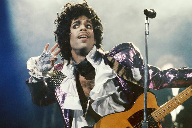 L'icône a eu différents changements de noms : en 1993 il se fait appeler par un emblème, un rond fléché stylisé, surnommé «Love Symbol». La presse lui trouve un nouveau surnom : "The Artist Formely Known As Prince" (en français "L'Artiste Anciennement Connu Sous le Nom de Prince")