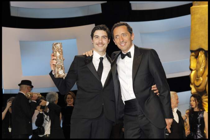 Gad Elmaleh et Tahar Rahim lors de la 35e cérémonie des César en 2010 au théâtre du Châtelet 