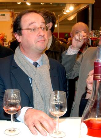 Francois Hollande en 2005, bien entouré  
