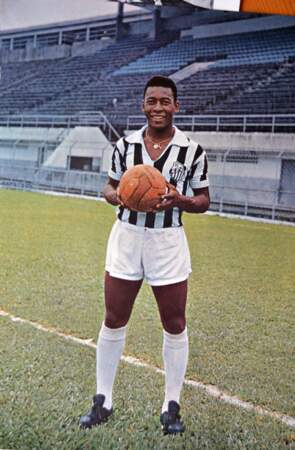 Pelé, icône du football, devient en 1995 ministre des Sports du Brésil pendant 4 ans.