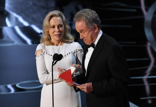 Warren Beatty et Faye Dunaway ont annoncé le mauvais gagnant lors de la remise de l'Oscar du Meilleur film à la 89e cérémonie des Oscar en 2017