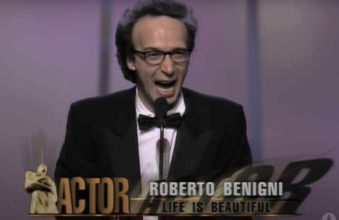 Roberto Benigni lauréat de l'Oscar du Meilleur acteur et du Meilleur film étranger pour La Vie est belle à la 71e cérémonie des Oscar en 1999
