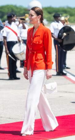 Kate Middleton adopte une veste Yves Saint Laurent vintage achetée pendant sa jeunesse