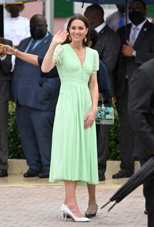 Kate Middleton en robe Self-Portrait aux Bahamas